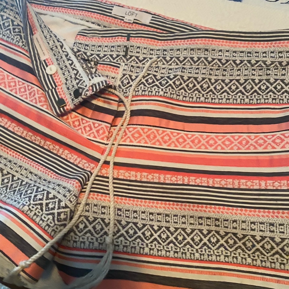 LOFT Geometric Print Shorts in Coral and Navy